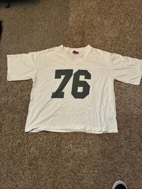 Edikted White V‑Neck Tee Size L